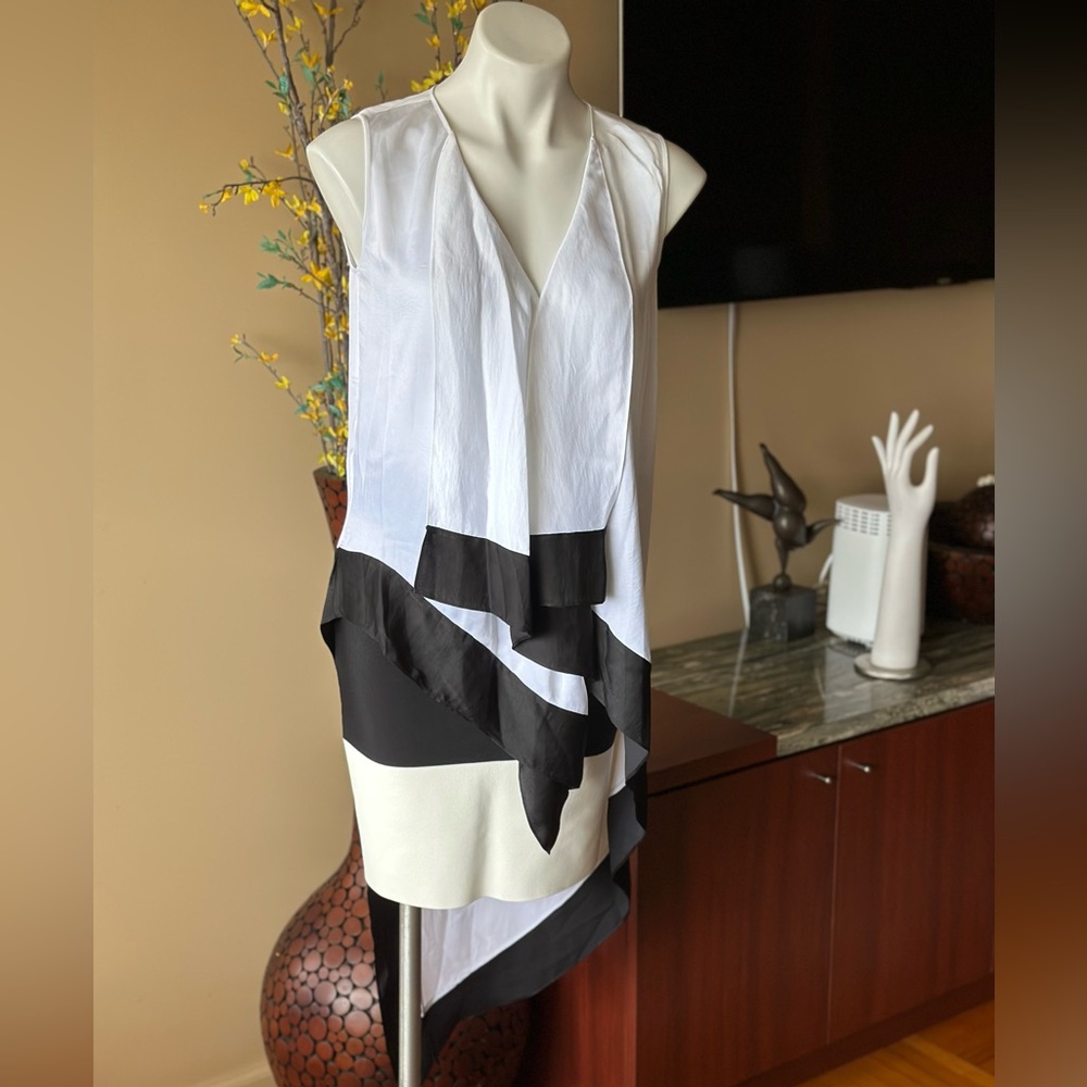 New BCBG MaxAzria 2Pc Skirt & Tunic in White/Black. Retail $ 349.